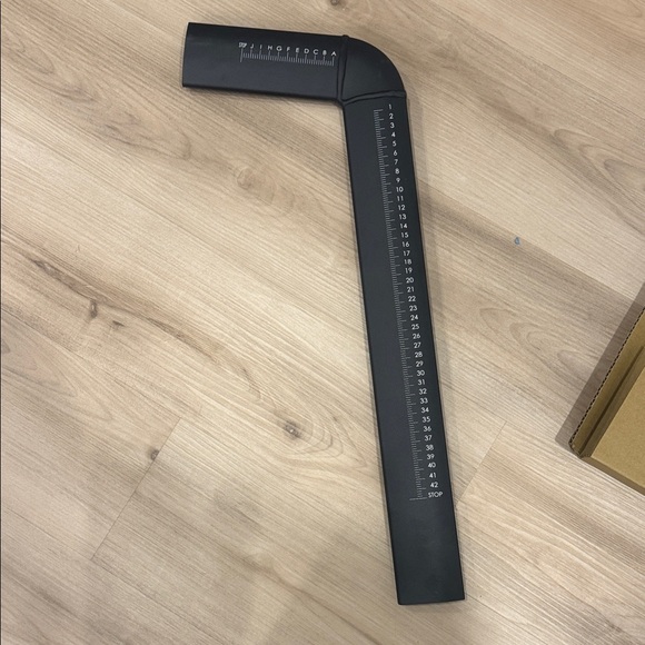 Peloton Seat Post Repair Component in Black - Picture 3 of 3